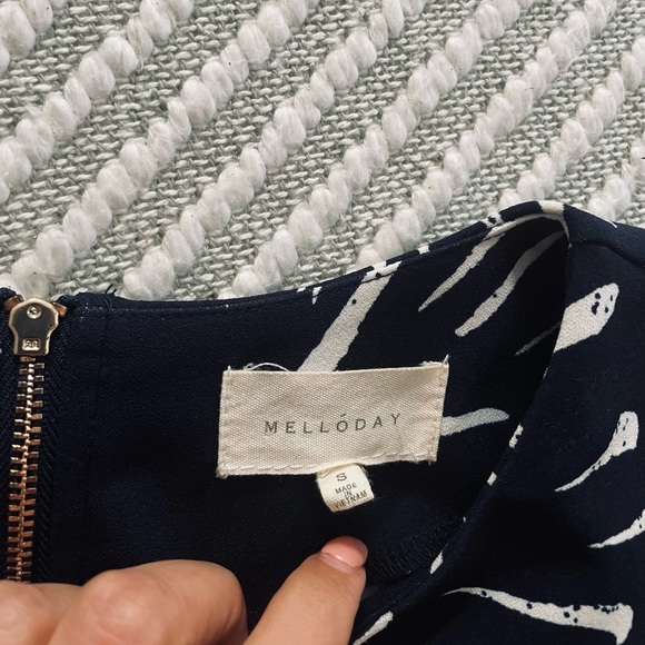 MELLODAY Blue and White Graphic Boxy Blouse - Picture 5 of 8